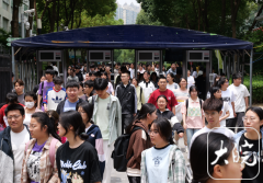 此中“文心一言”